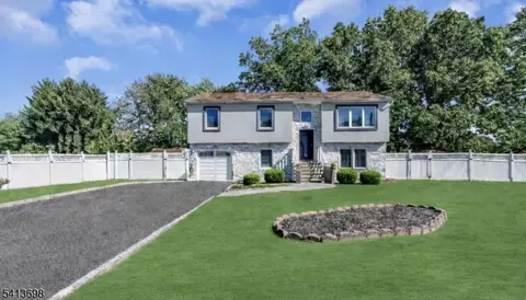 34 Vernon St, Parlin, NJ 08859