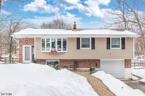 5 Winding Way, Green Township, NJ 07821