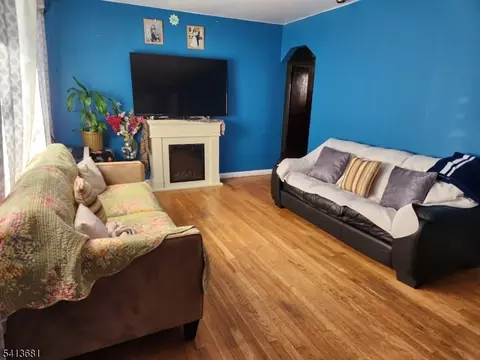 743 Boyd Rd, Paramus, NJ 07652 photo 2