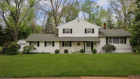 112 Midvale Ave, Millington, NJ 07946