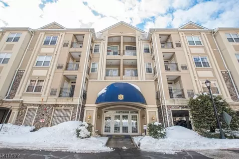 6105 Harcourt Rd, Clifton, NJ 07013