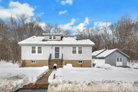 410 Horseneck Rd, Fairfield, NJ 07004