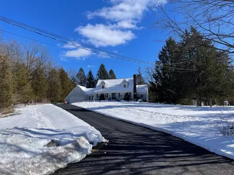 938 Potters Rd, Newton, NJ 07860