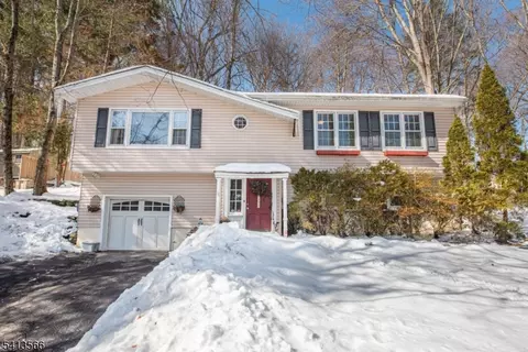 312 Cupsaw Dr, Ringwood, NJ 07456