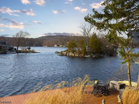 70 S Shore Rd, Byram Twp, NJ 07821