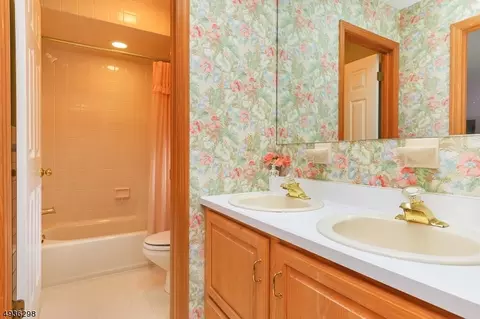 Bath - 25 Bedford Rd, Summit, NJ 07901 photo 2 of 3