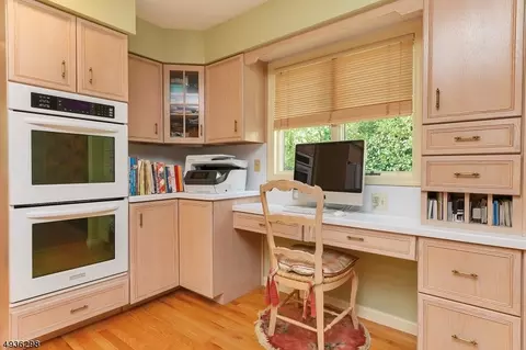 Kitchen - 25 Bedford Rd, Summit, NJ 07901 photo 4 of 4