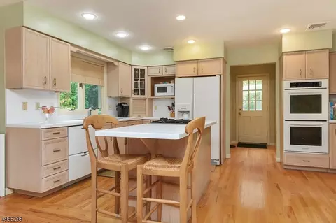 Kitchen - 25 Bedford Rd, Summit, NJ 07901 photo 3 of 4