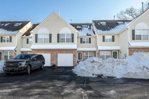 9 Cooper Ln, Millington, NJ 07946