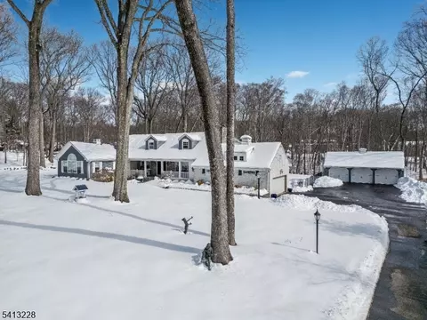 88 Chestnut Ridge Rd, Saddle River, NJ 07458