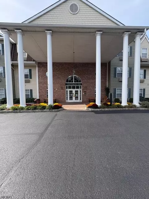 5415 Richmond Rd #415, West Milford, NJ 07480