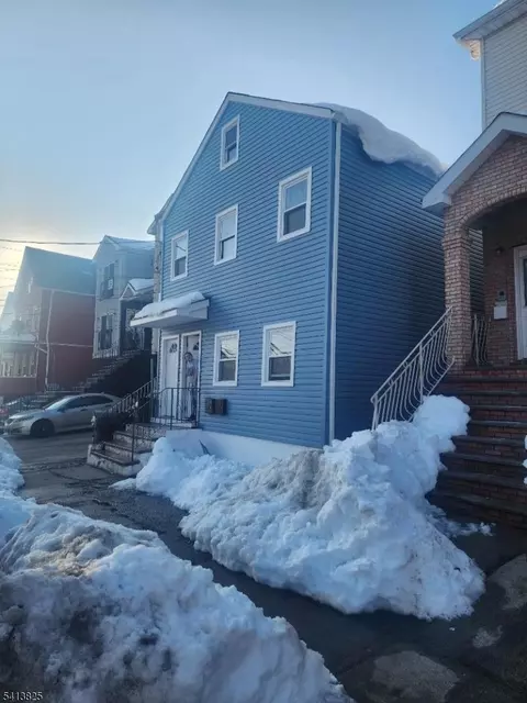 51 Geneva St, Elizabeth City, NJ 07206