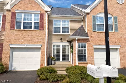5 Winters Ct, Clark, NJ 07066