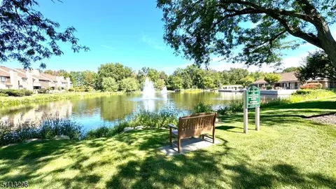 52 Cambridge Ct, Madison, NJ 07940