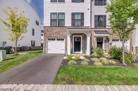 6 Saw Mill Cir, Hackettstown, NJ 07840