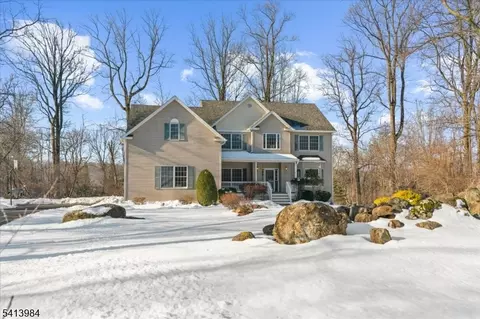 205 Hogan Ct, Asbury, NJ 08802