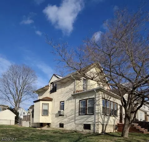 318 Dewitt St, Linden, NJ 07036
