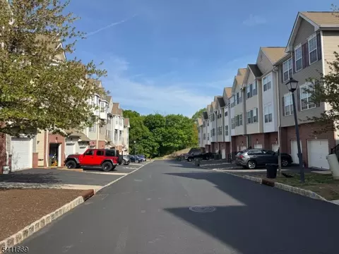 119 Conover Ter #119, Lebanon, NJ 08833
