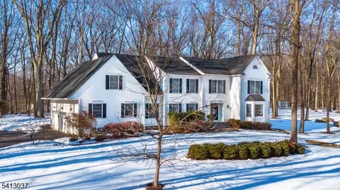 7 Chestnut St, Long Valley, NJ 07853