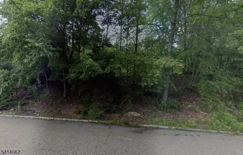 26 S Glen Rd, Kinnelon Boro, NJ 07405