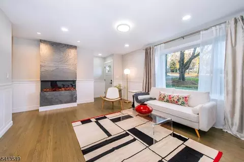 17 Putters Rd, Succasunna, NJ 07876