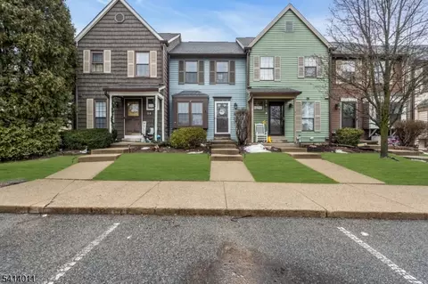 85 Wood Duck Ct, Hackettstown, NJ 07840