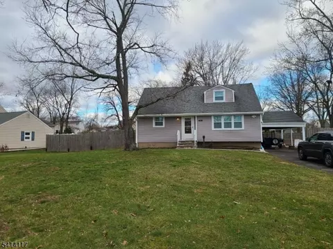 14 Darwin Rd, Somerset, NJ 08873