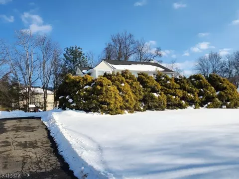 14 Autumn Dr, Mine Hill, NJ 07803