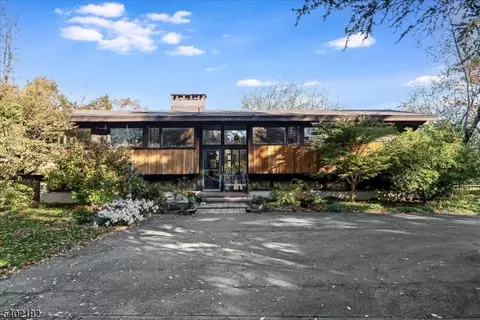 49 Farmersville Rd, Tewksbury Twp, NJ 07830