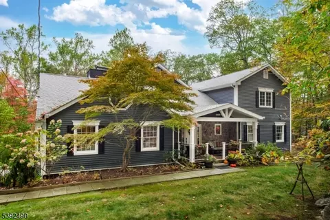 2 Briarcliff Ter, Kinnelon, NJ 07405