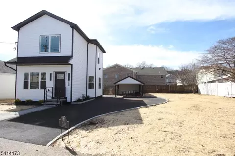 126 4th Ave, Hawthorne, NJ 07506