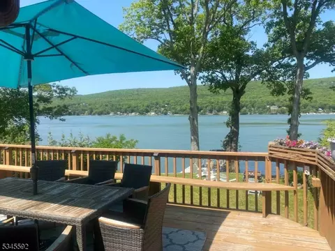 857 E Shore Rd, Hewitt, NJ 07421