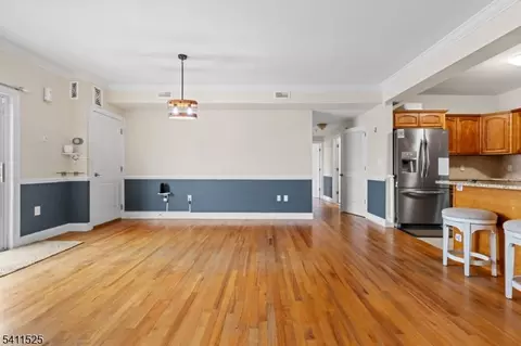 902 N 5th St #411, Newark, NJ 07107