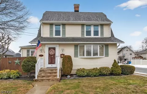 3 Jenessee Ct, Woodbridge, NJ 07095