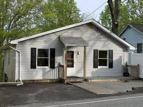 626 Brooklyn Mountain Rd, Hopatcong, NJ 07843