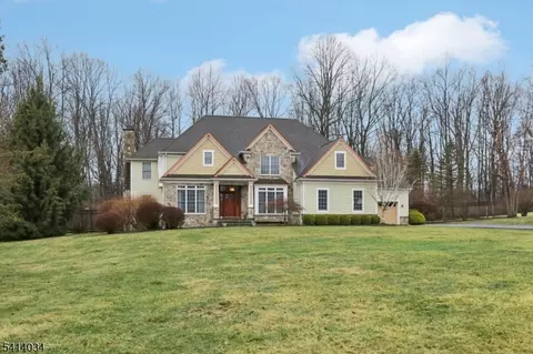 12 Cowie Rd, Chester, NJ 07930