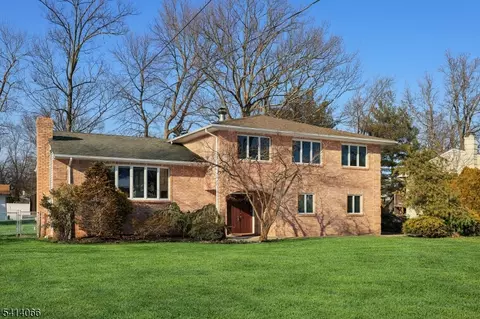 372 Willow Way, Clark, NJ 07066