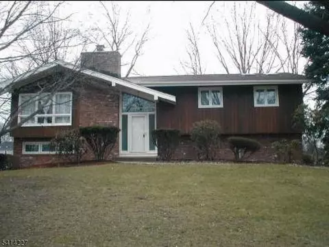 9 Cherbourg Rd, Parsippany, NJ 07054