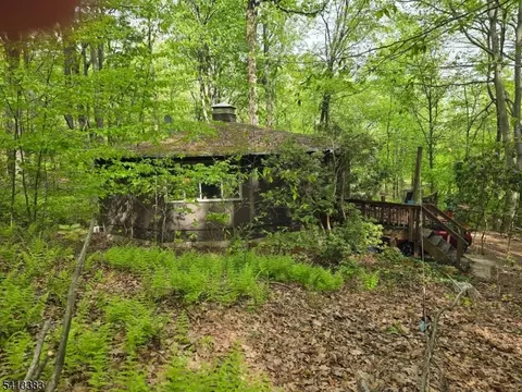 20 Wishing Well Rd, Columbia, NJ 07832