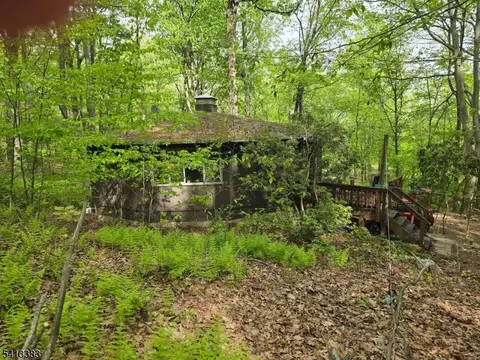 20 Wishing Well Rd, Columbia, NJ 07832