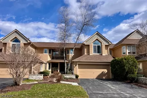 5 Sugar Maple Ln, Hamburg, NJ 07419
