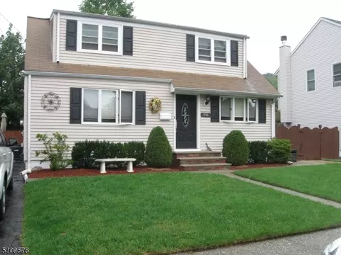 911 Colfax Ave, Pompton Lakes, NJ 07442