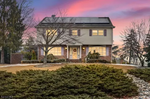 403 Roberts Ln, Scotch Plains, NJ 07076