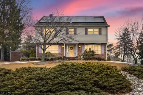 403 Roberts Ln, Scotch Plains, NJ 07076