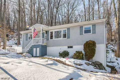 17 Valley View Rd, Vernon, NJ 07462