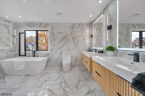 Bath - 801 Godwin Rd, Paramus, NJ 07652 photo 4 of 6