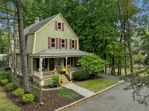 11 Valley Pl, Montclair, NJ 07043