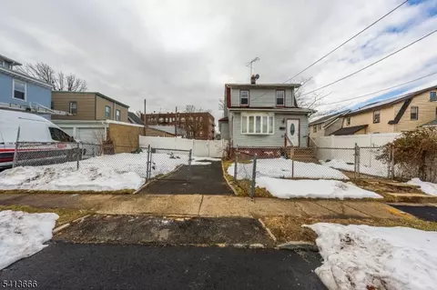 9-11 Stratford Pl, Irvington, NJ 07111