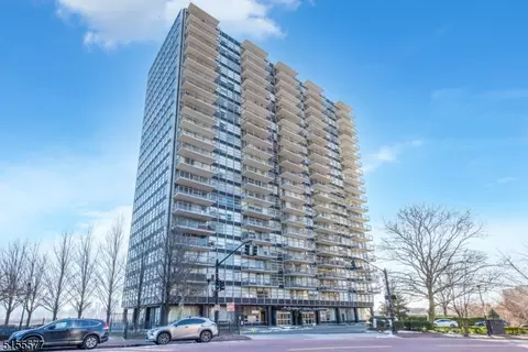 6050 Boulevard E #4F, West New York, NJ 07093