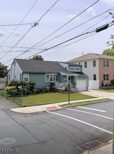 1074 Garry Ter, Secaucus, NJ 07094